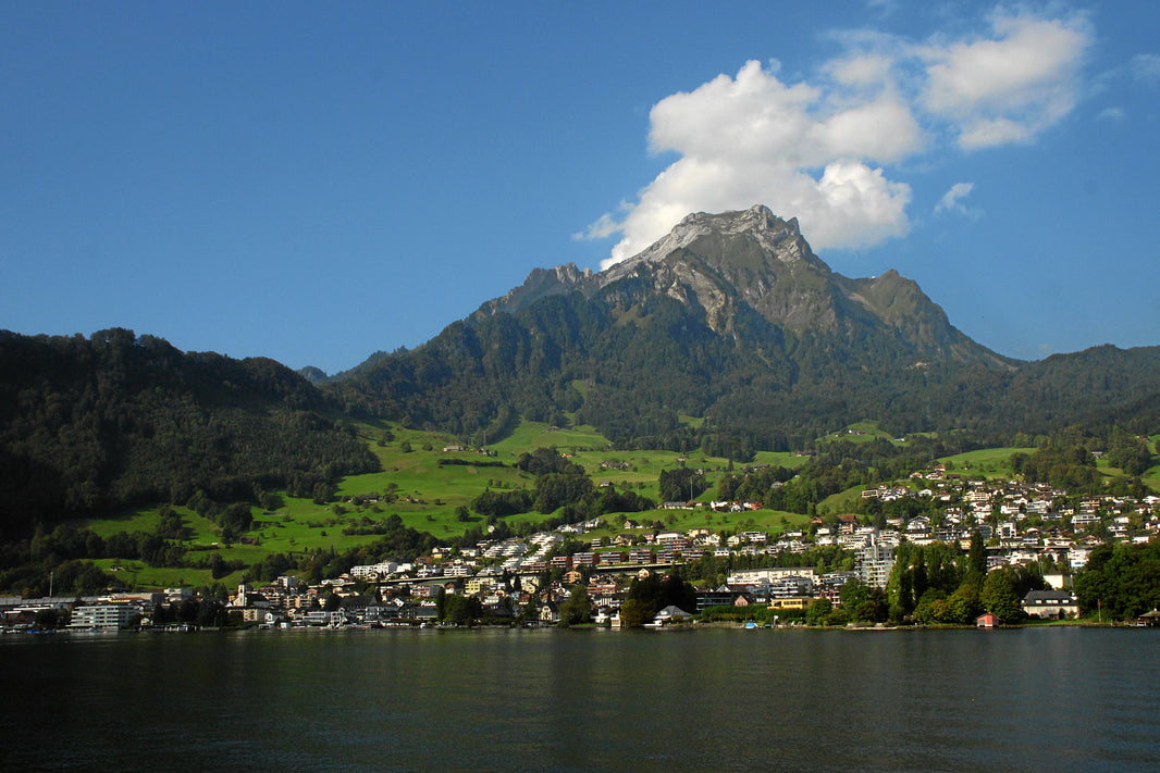 Pilatus Berg Sicht aus dem Vierwaldstädtersee